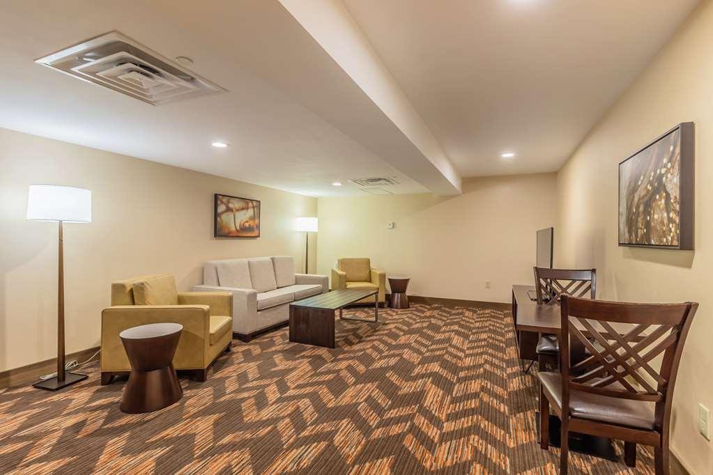 Doubletree By Hilton Lawrence Hotel Room photo