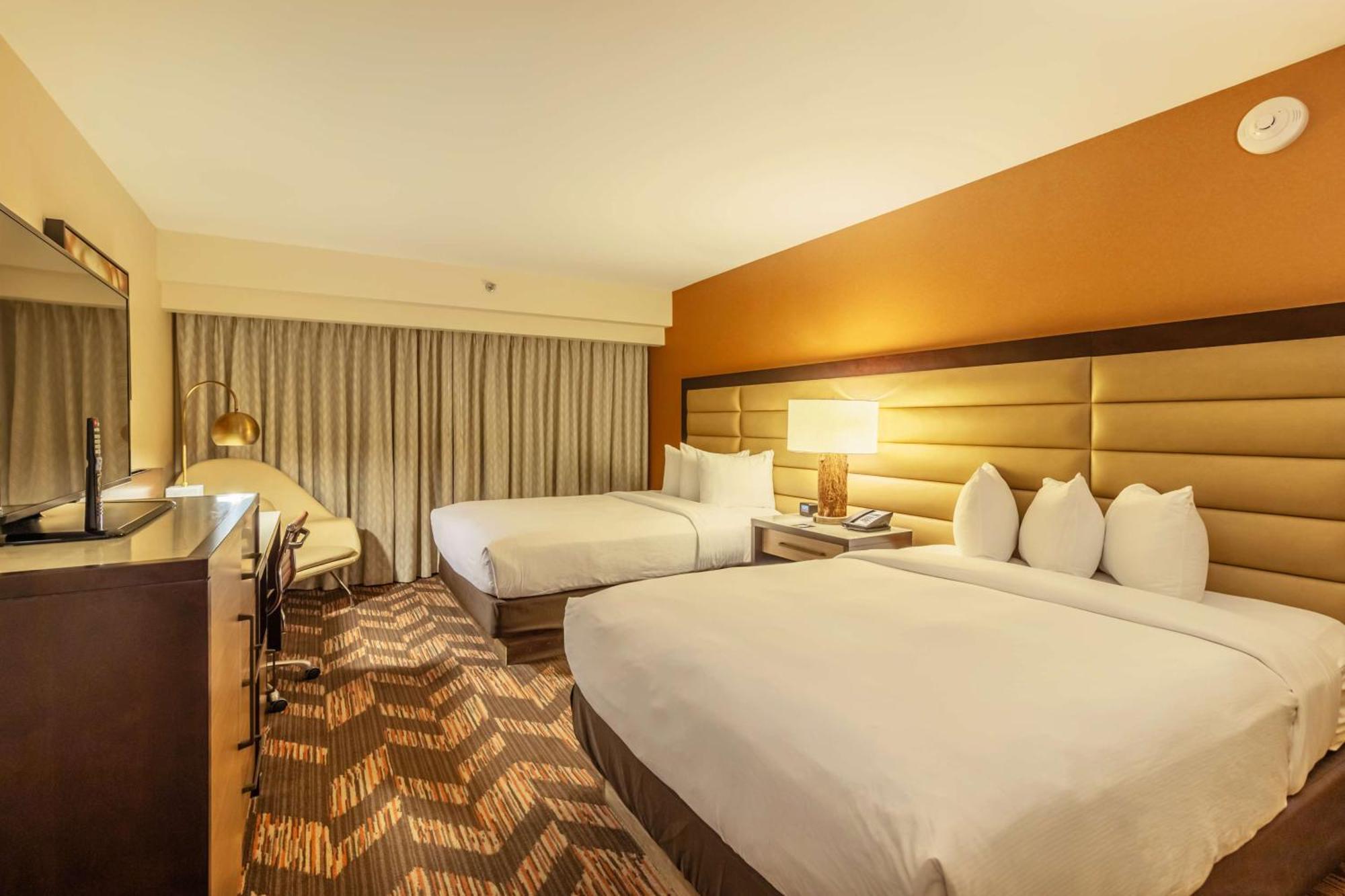 Doubletree By Hilton Lawrence Hotel Exterior photo